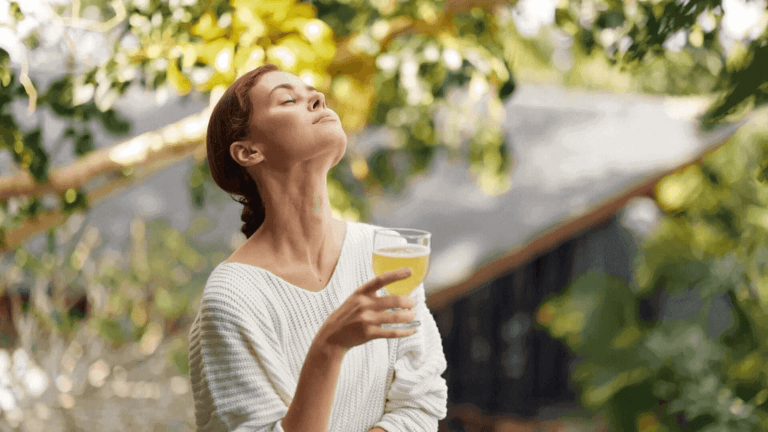 ottiglia di kombucha artigianale frizzante con SCOBY e tè fermentato