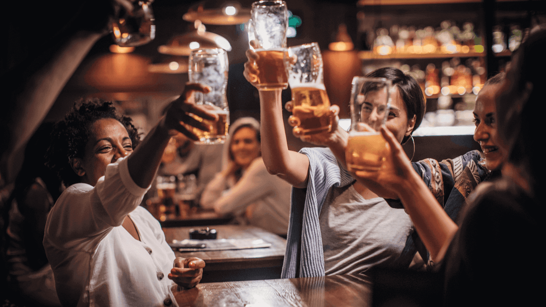 Vrouwen en ambachtelijk bier, een vrouwelijke drank, vrouwen die bier drinken, vrouwen en alcohol, vrouwen en bierMaltese