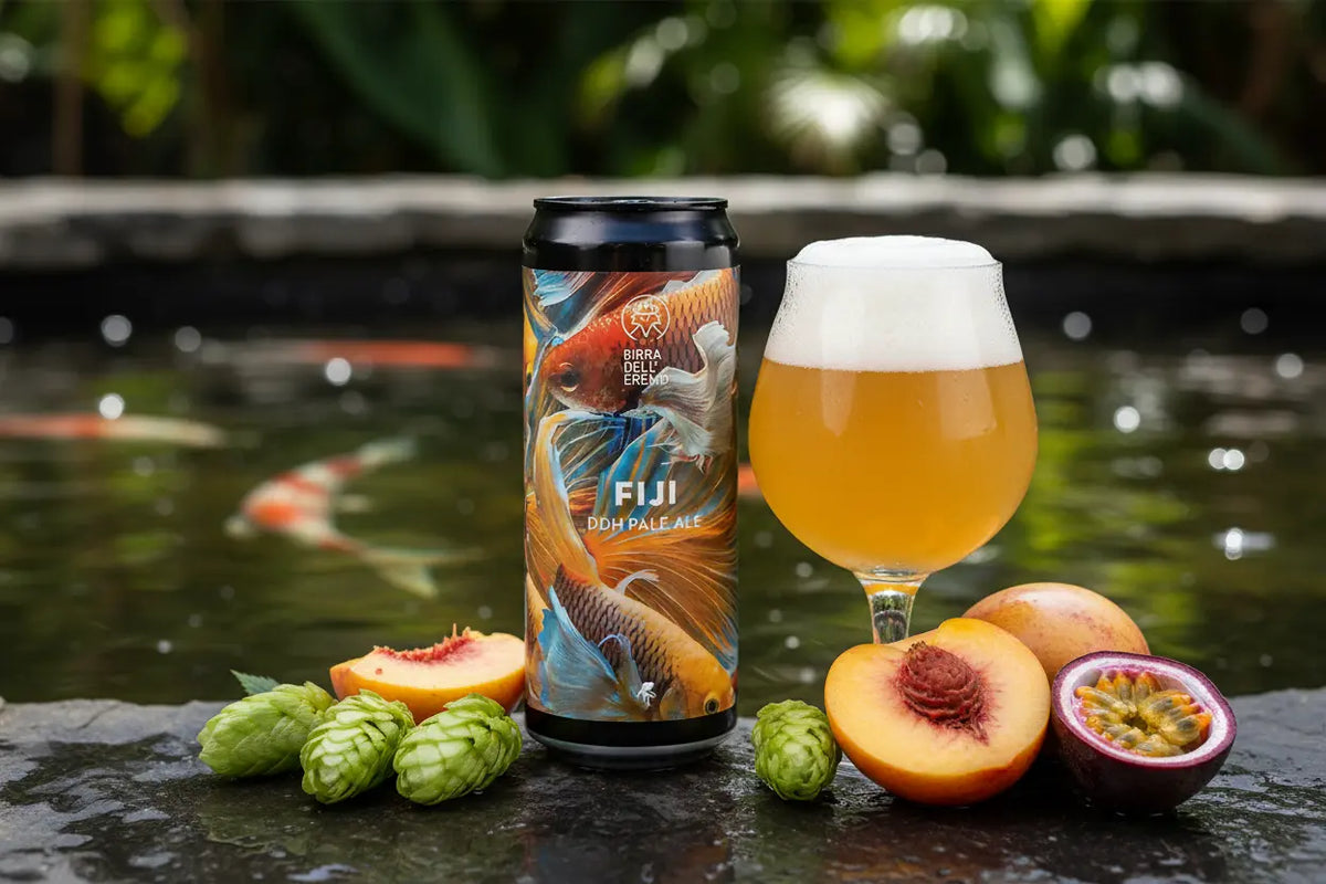 Fiji di Birra dell'Eremo una Double Dry Hopped Pale Ale di colore arancio con schiuma bianca, fine e persistente - maltese.beer