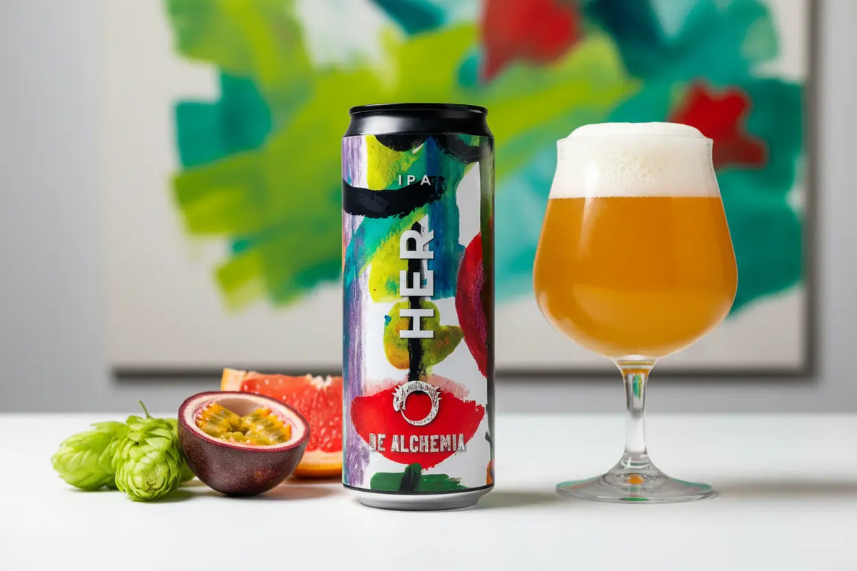 Her American IPA di De Alchemia  nasce dall'incontro tra i luppoli americani più espressivi e le scorze di cedro e bergamotto - maltese.beer